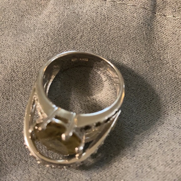 Ring - Picture 3 of 4